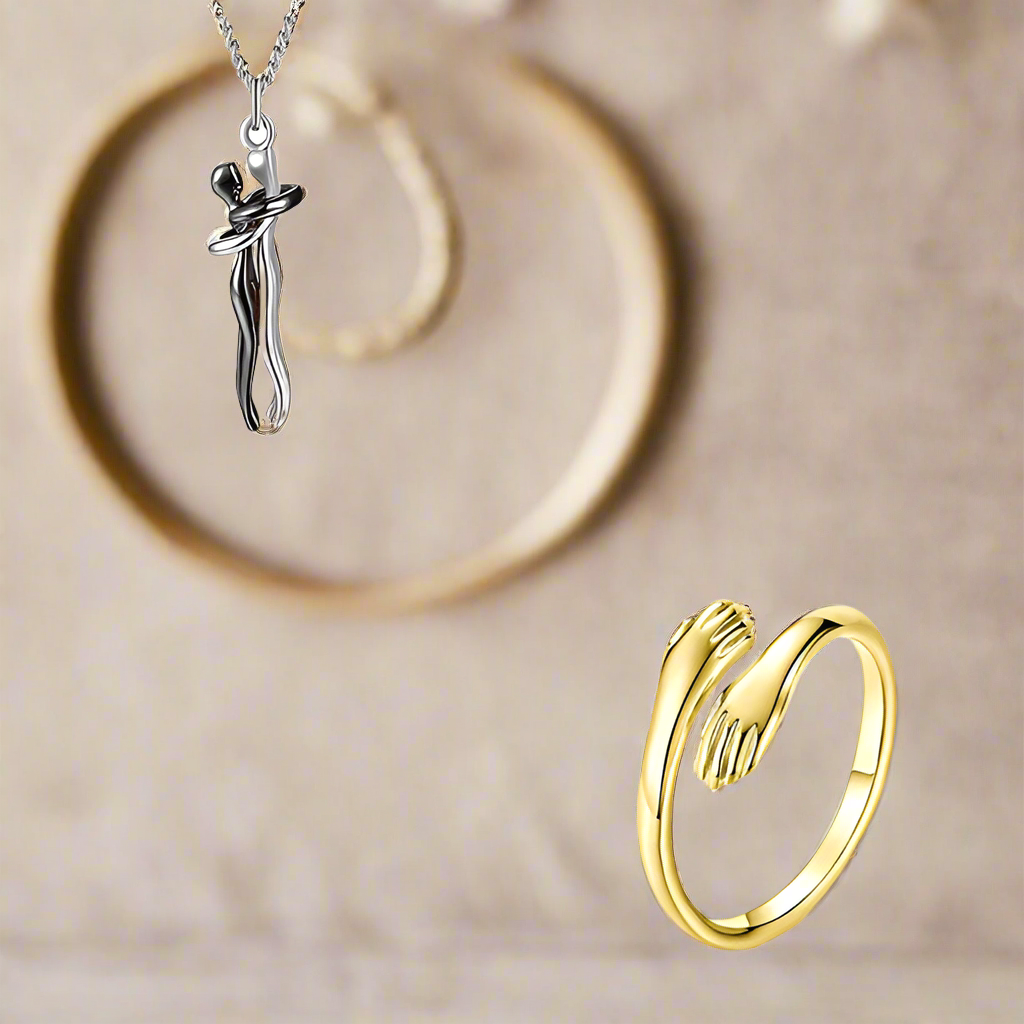 Love Hug Necklace – Unisex Clavicle Chain for Couples
